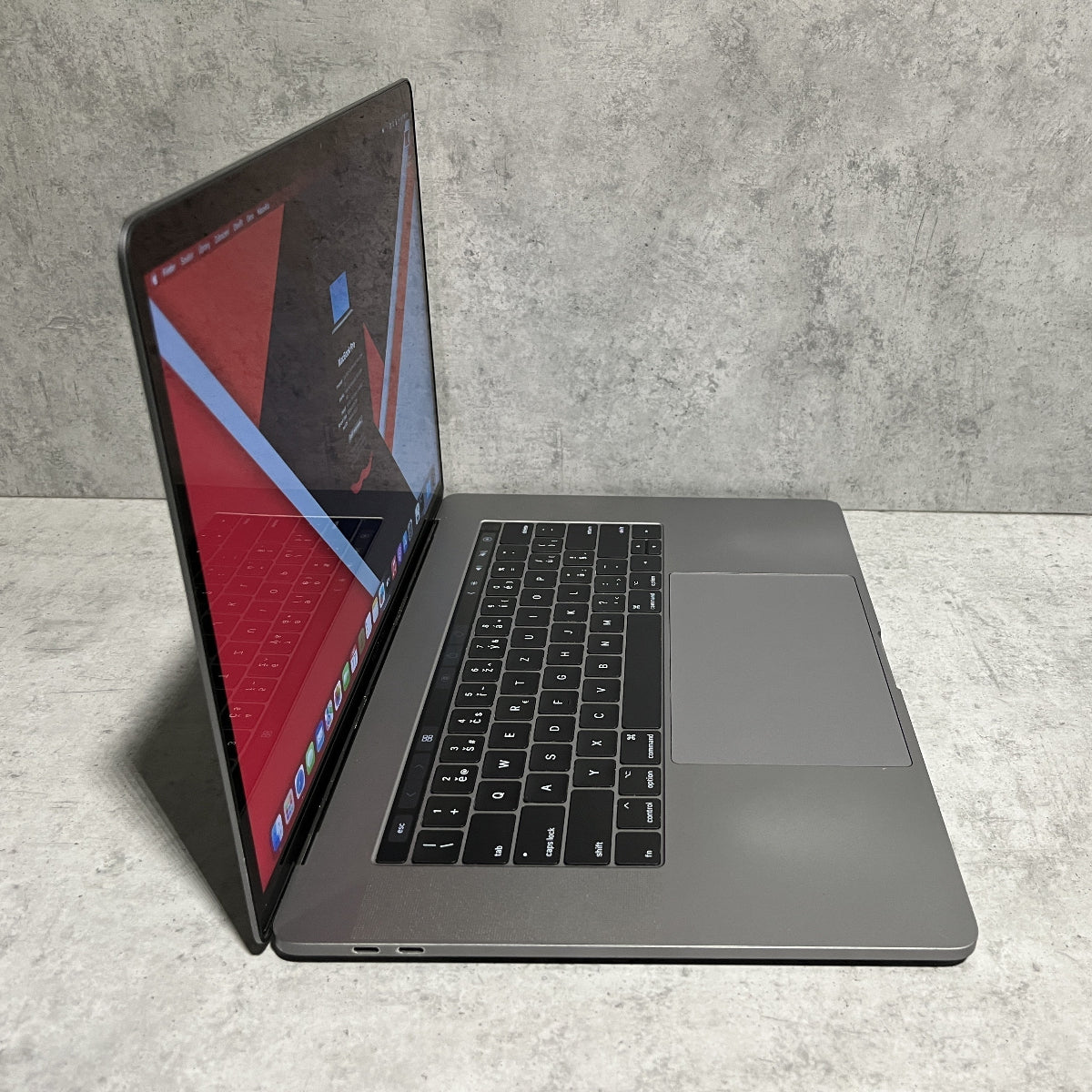 CTO MacBook Pro 15" 2017 i7 / 16GB / 500GB / Pro 560
