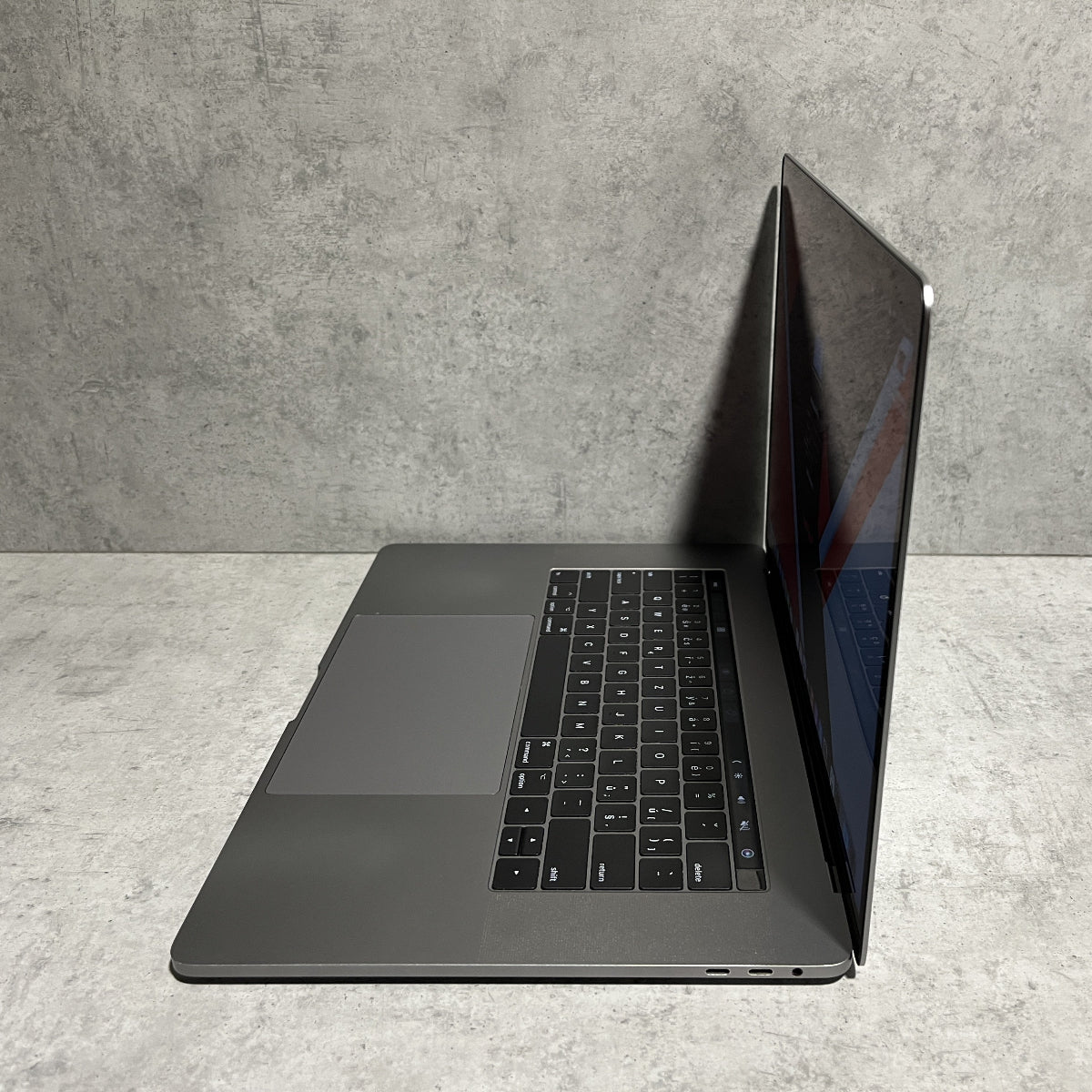 CTO MacBook Pro 15" 2017 i7 / 16GB / 500GB / Pro 560