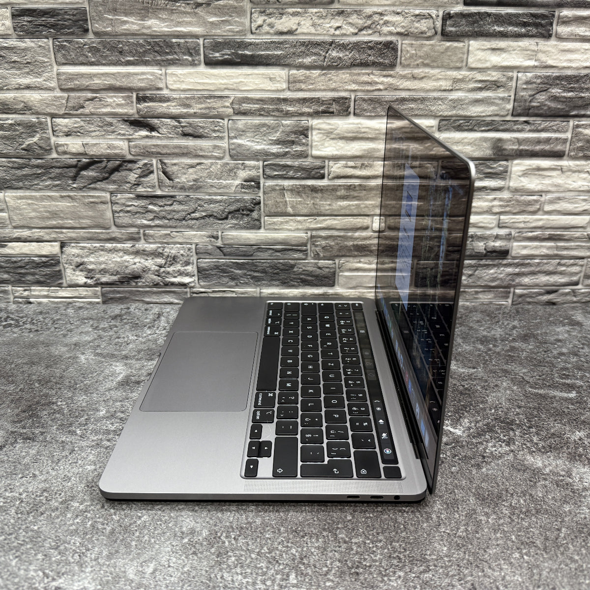 MacBook Pro 13" 2020 i7 / 16GB / 500GB