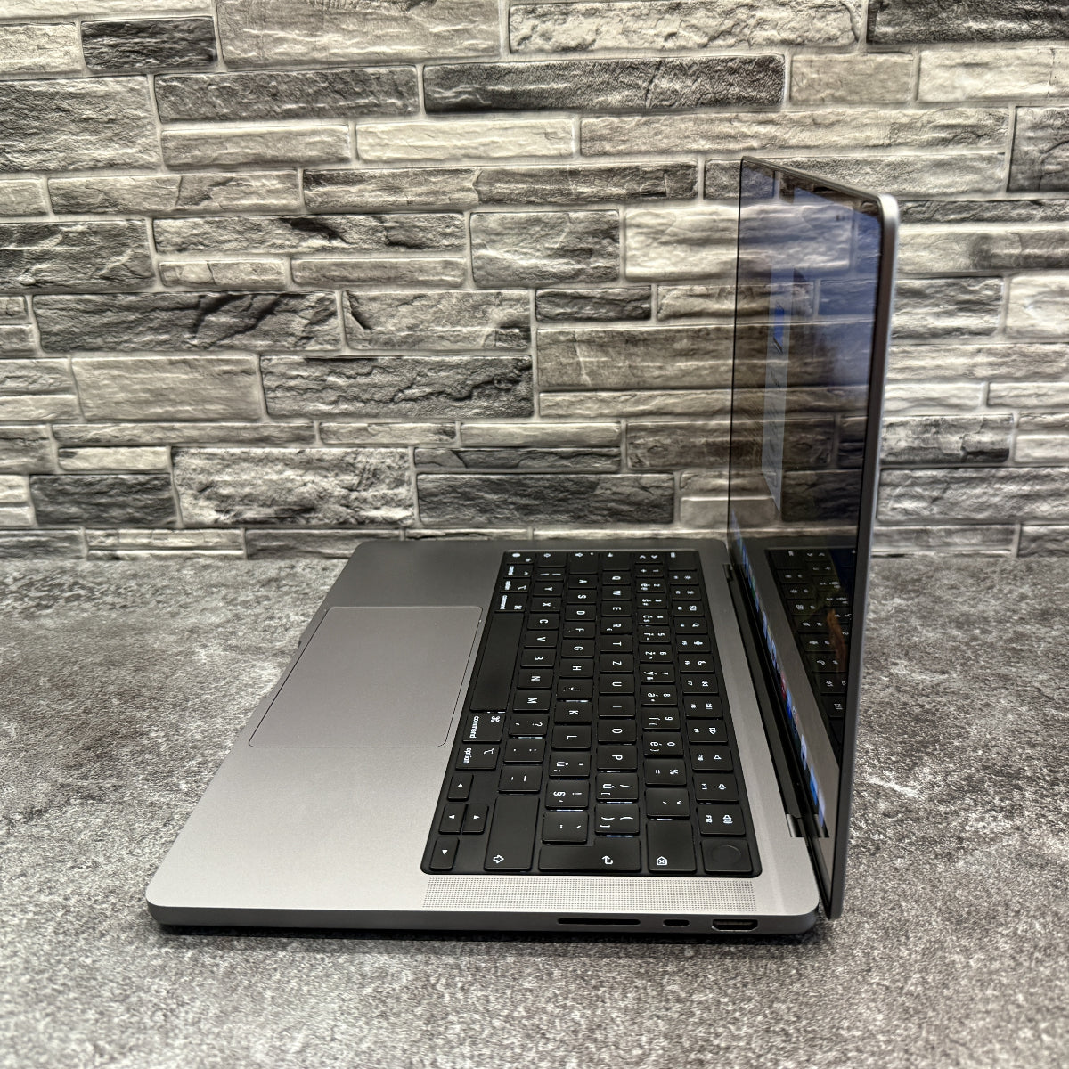 MacBook Pro 14” M2 Pro / 16GB / 500GB