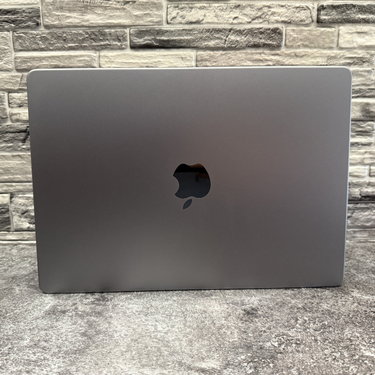 MacBook Pro 14” M2 Pro / 16GB / 500GB