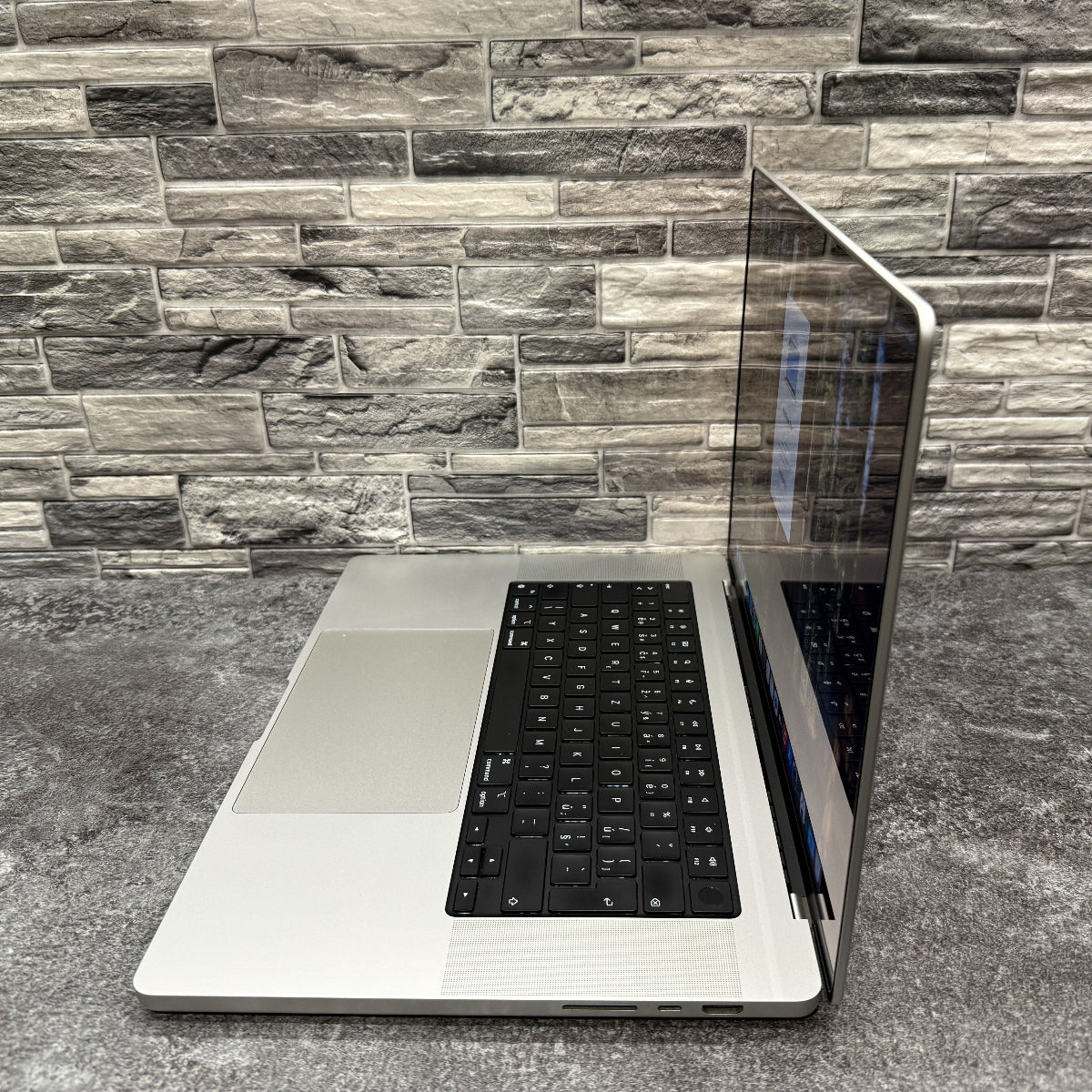 MacBook Pro 16” M1 Pro / 32GB / 1000GB