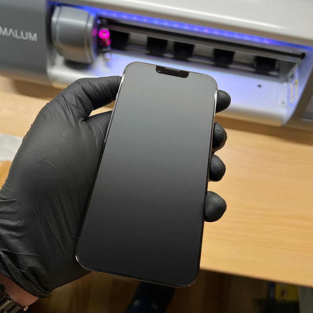 Nalepení ochranné fólie