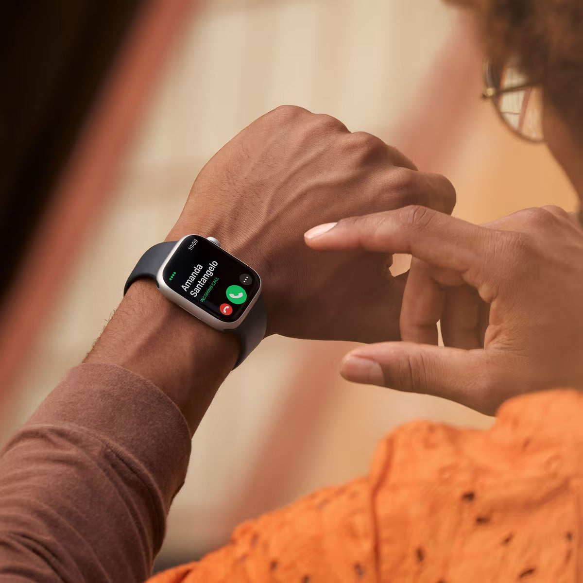 Apple Watch Series 8 GPS + Cellular 41mm - Stříbrné hliníkové pouzdro