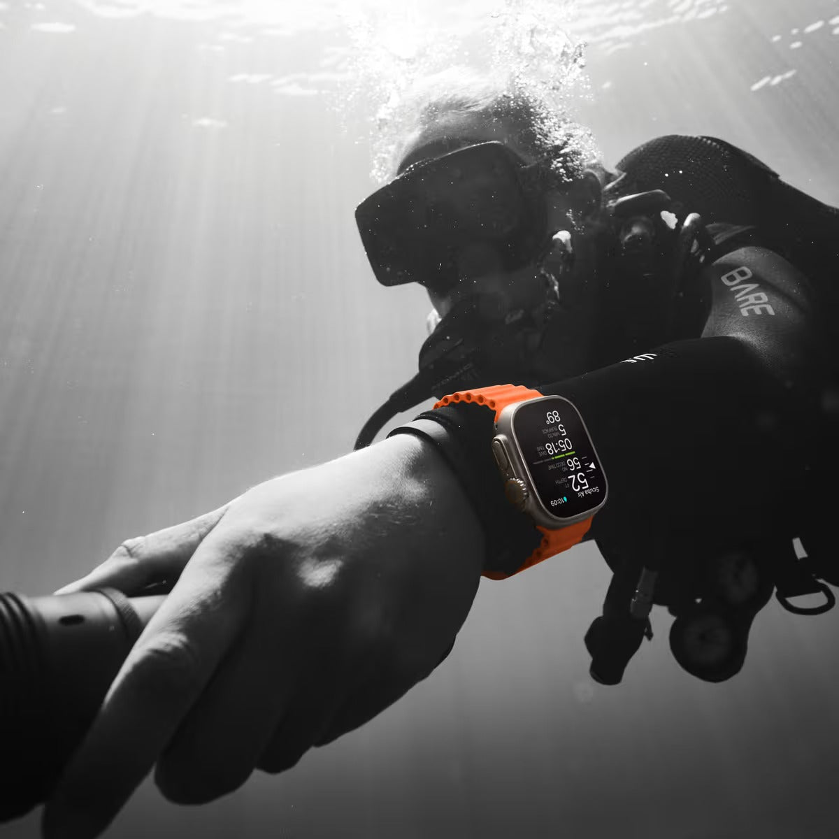 Apple Watch Ultra 2 GPS + Cellular 49mm - Titanové pouzdro s oranžovým oceánským řemínkem
