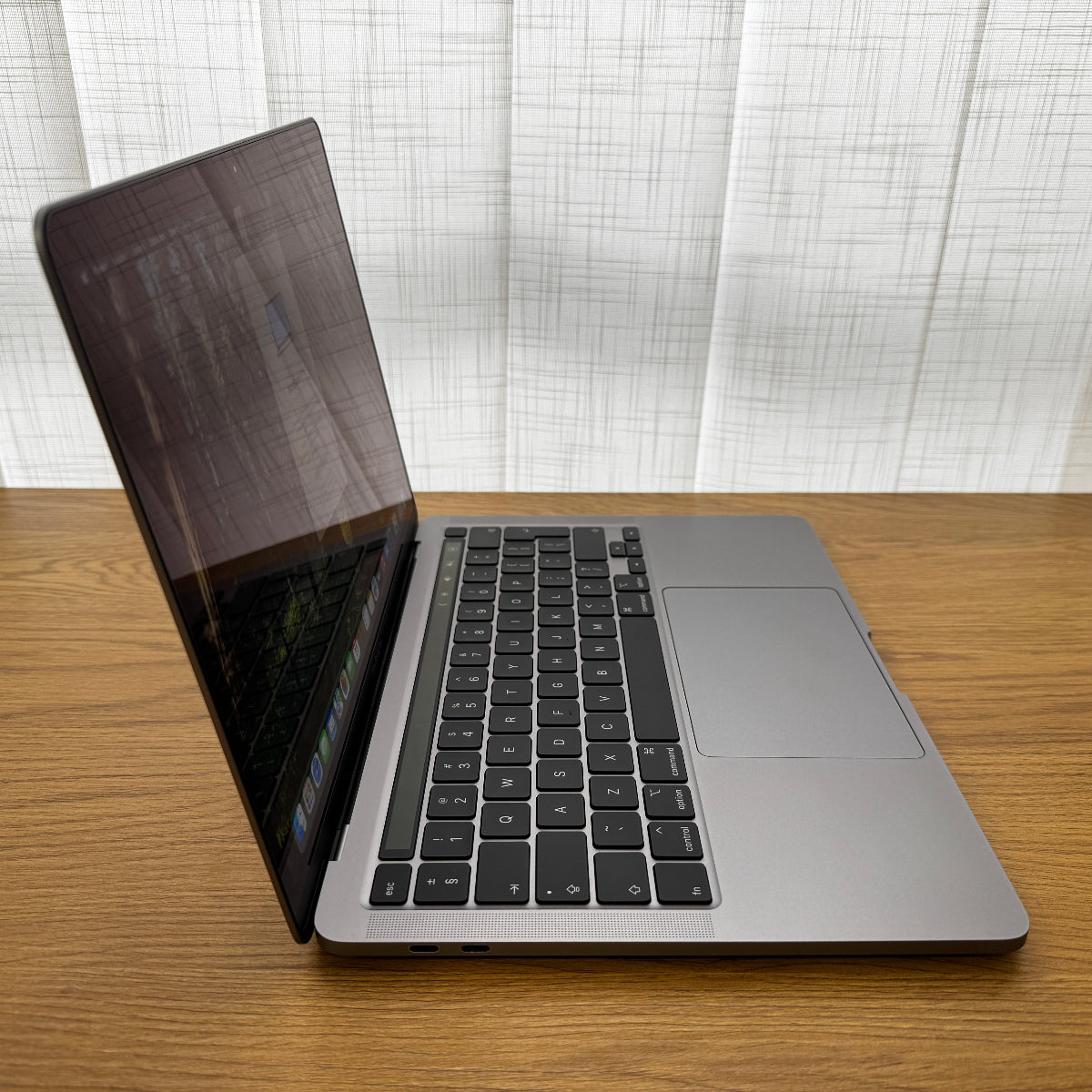 MacBook Pro 13" 2020 i5 / 16GB / 500GB